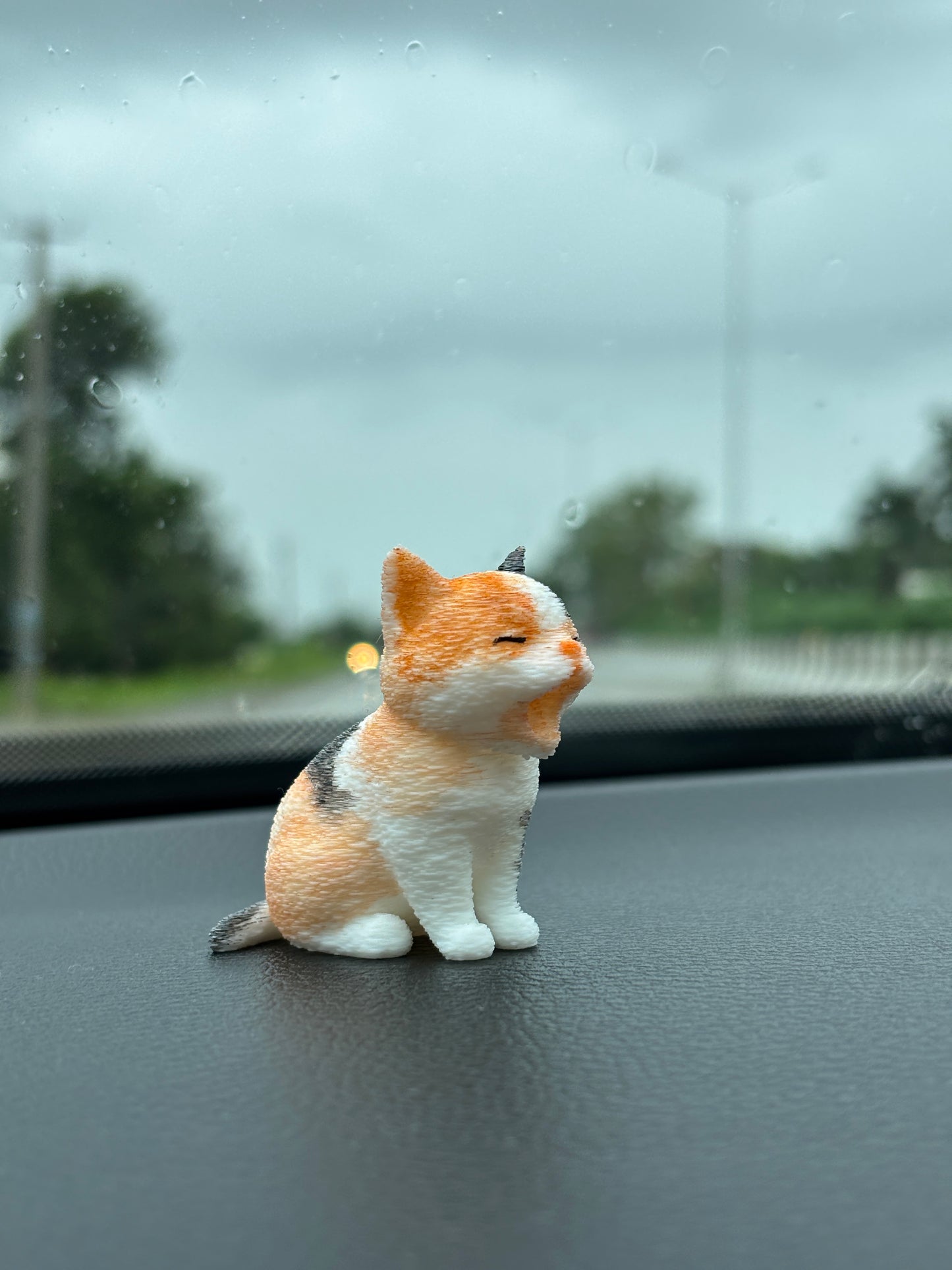 Yawning Cat Figurine – Calico Edition