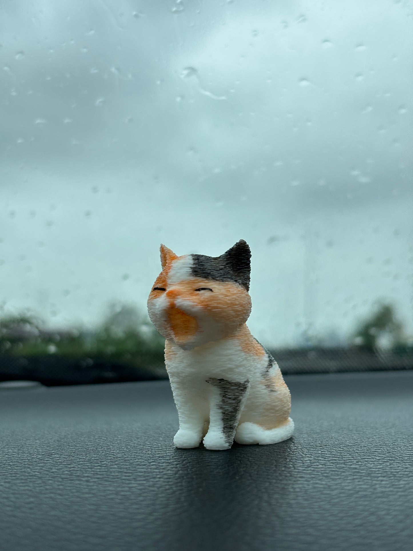 Yawning Cat Figurine – Calico Edition